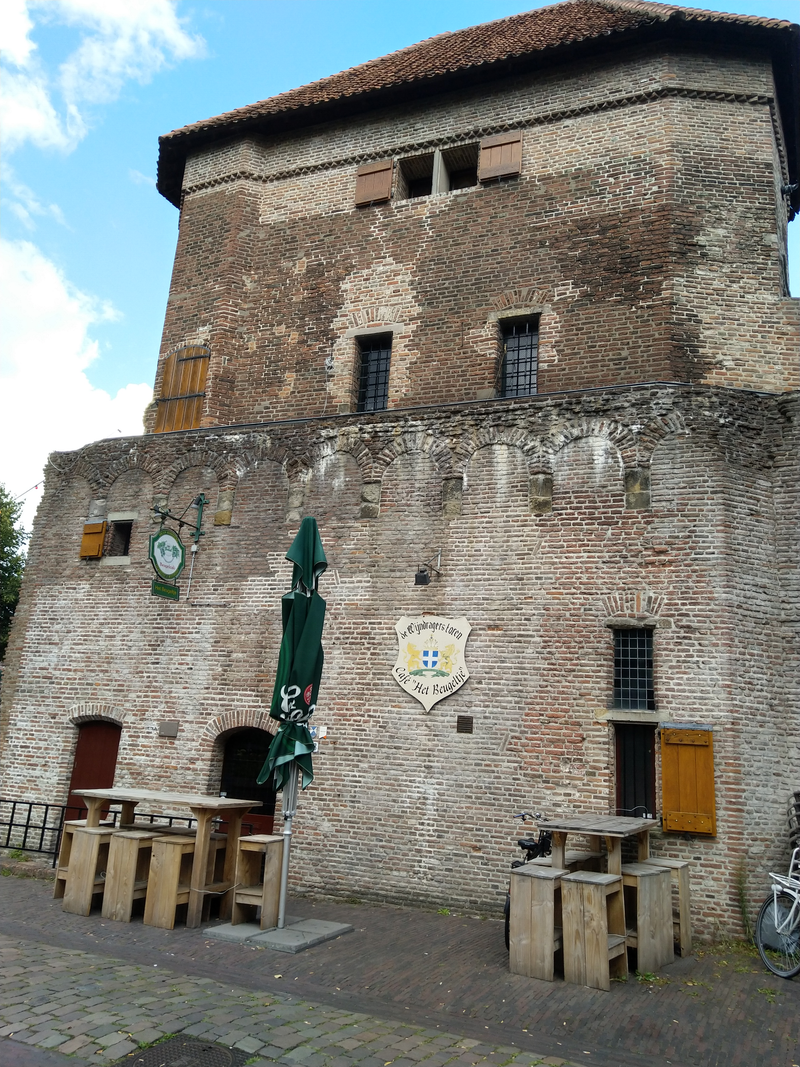 ye olde pub.... i didnt go in... im broke....and it wasnt open yet